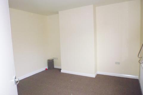 3 bedroom terraced house to rent, Rhodes Avenue, Dawley, Telford, TF4