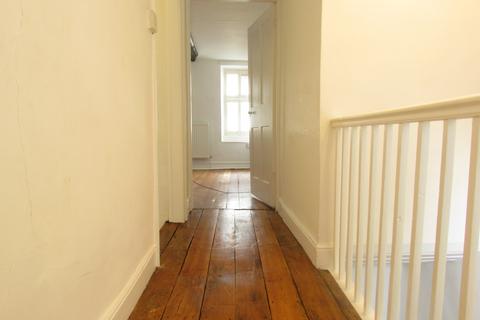 2 bedroom terraced house to rent, High Street, Frome BA11