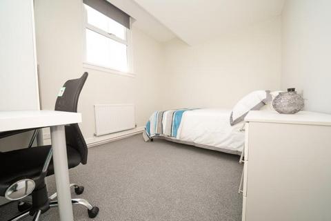 3 bedroom flat share to rent,  Broomhall Street S3