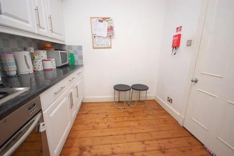 3 bedroom flat to rent, 0483L – Argyle Place, Edinburgh, EH9 1JJ