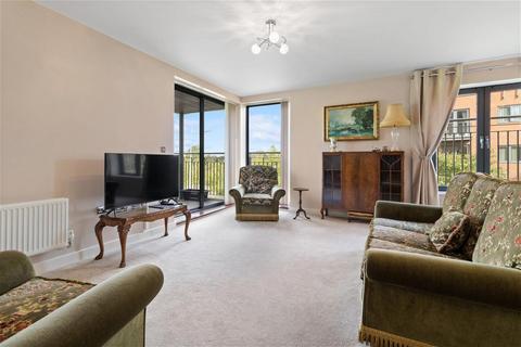 Apartment 20, Aston Court Basin Road, Worcester, WR5 3FR