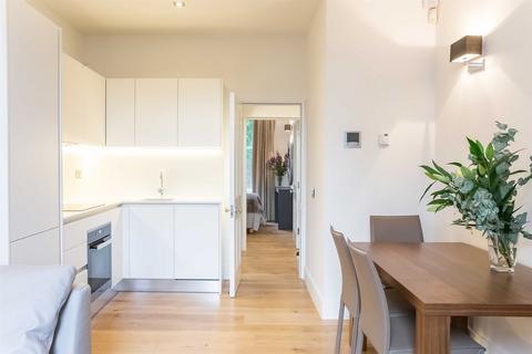 2 bedroom apartment to rent, London W2