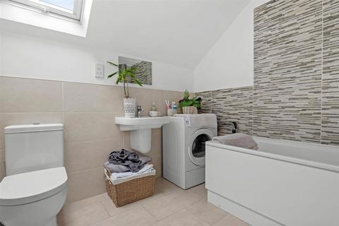 Apartment 3, 4 Cavalier Crescent, Worcester, WR5 3FX