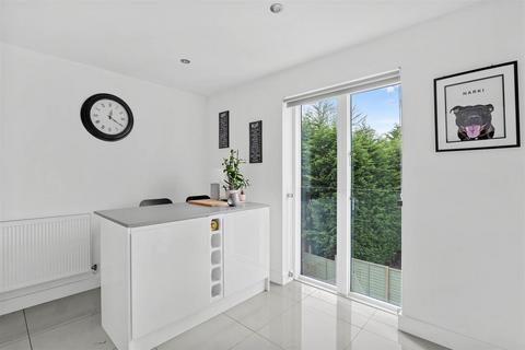 Apartment 3, 4 Cavalier Crescent, Worcester, WR5 3FX