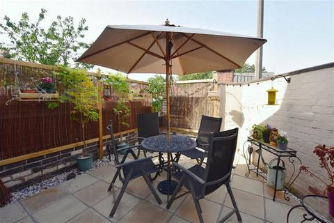 32 Derby Road, Worcester, WR5 1AE