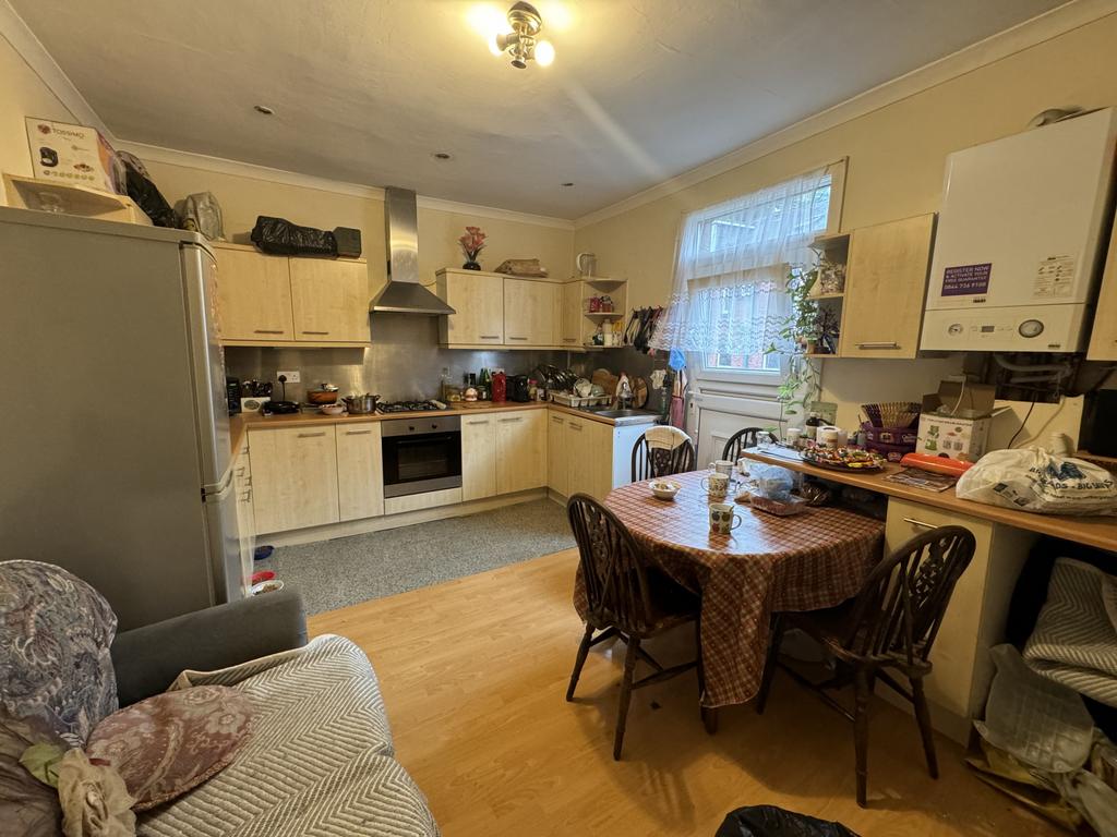 Markham Avenue, Leeds, LS8 2 bed terraced house £795 pcm (£183 pw)