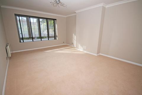 2 bedroom flat to rent, Park Lane, Beaconsfield, HP9