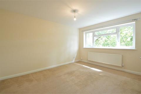 3 bedroom terraced house to rent, Station Avenue, WALTON-ON-THAMES, KT12