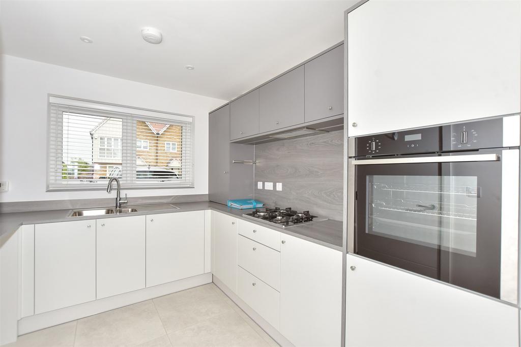 Ruben Crescent, New Romney, Kent 2 bed semidetached house for sale £