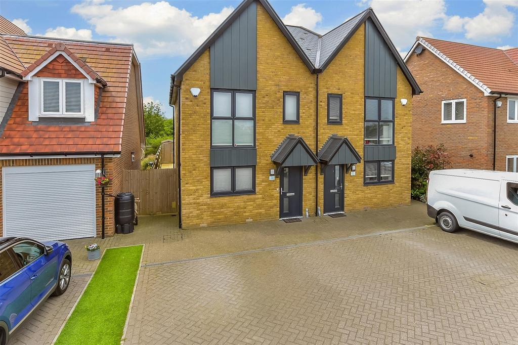Ruben Crescent, New Romney, Kent 2 bed semidetached house for sale £