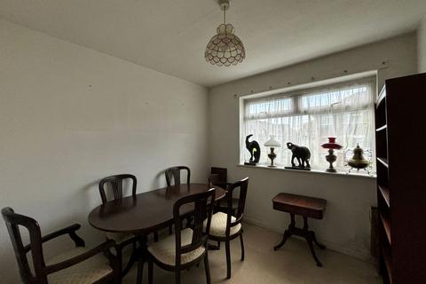 213 Bedfont Close, Feltham, TW14 8LQ