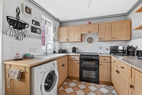 4 bedroom semi-detached house for sale, Truro Gardens, Worcester