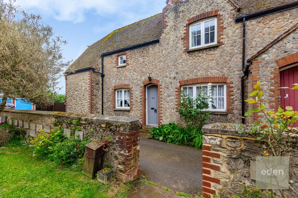 New Hythe Lane, Larkfield, ME20 3 bed semidetached house for sale £