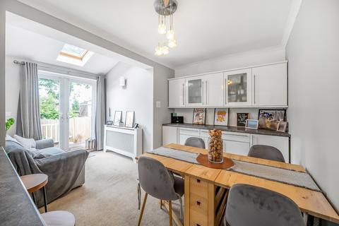 3 Carrholm View, Leeds, LS7 2NG