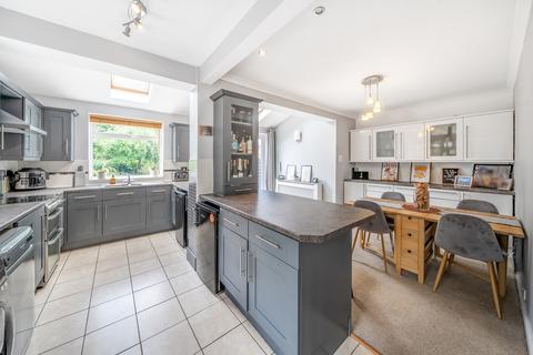 3 Carrholm View, Leeds, LS7 2NG
