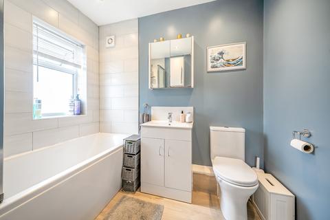 3 Carrholm View, Leeds, LS7 2NG
