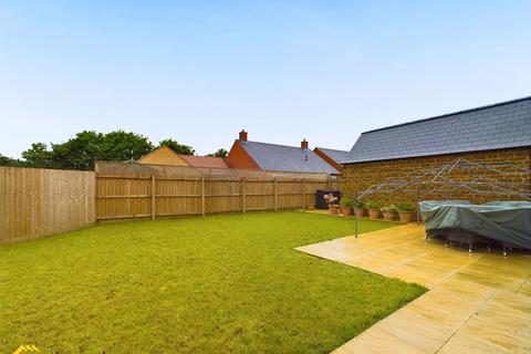 3 bedroom detached house for sale, Selby Close, Banbury OX16