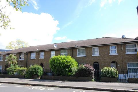 3 bedroom terraced house to rent, Foxley Road, Oval SW9