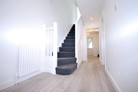 3 bedroom terraced house to rent, Foxley Road, Oval SW9