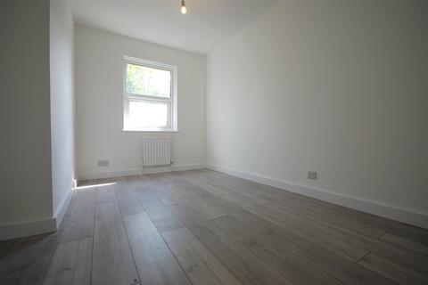 3 bedroom terraced house to rent, Foxley Road, Oval SW9
