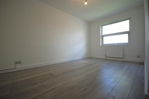 3 bedroom terraced house to rent, Foxley Road, Oval SW9
