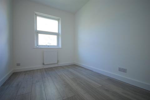 3 bedroom terraced house to rent, Foxley Road, Oval SW9