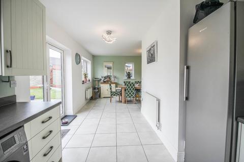 5 bedroom detached house for sale, Wayfarer Close, Haywood Village