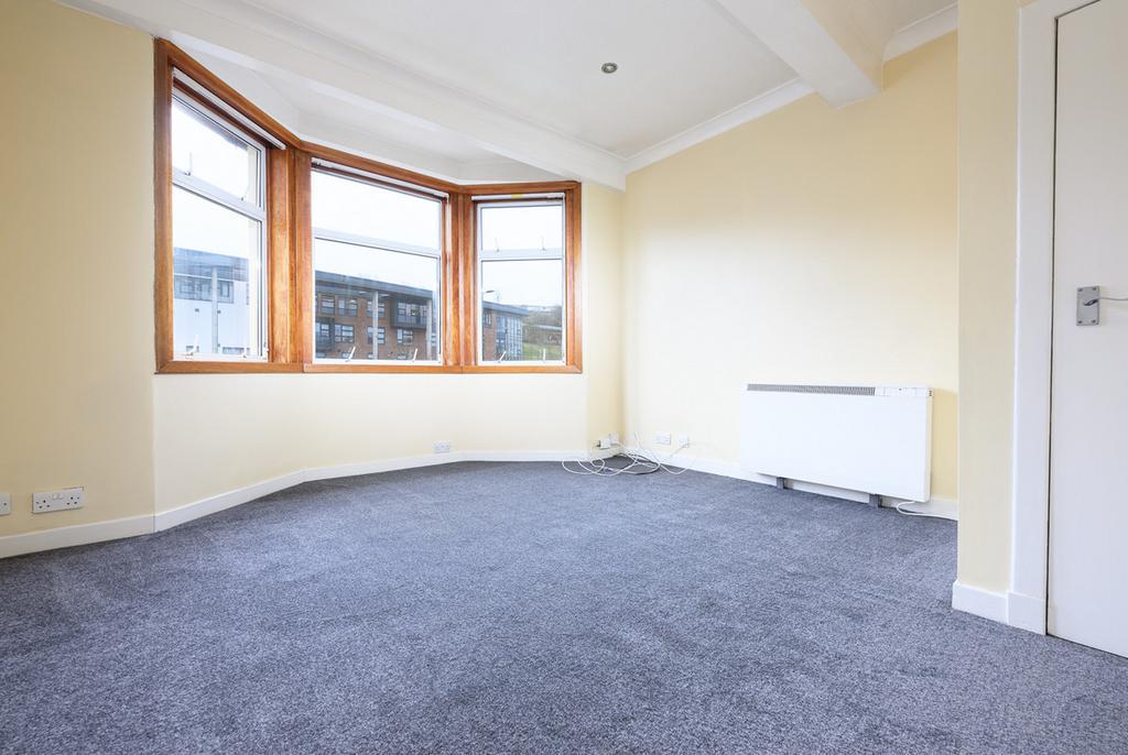 Dunlop Street, Greenock, PA16 4 bed flat £700 pcm (£162 pw)
