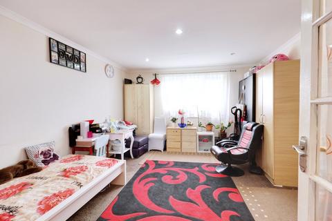 38 Danbury Crescent, South Ockendon, RM15 5XF