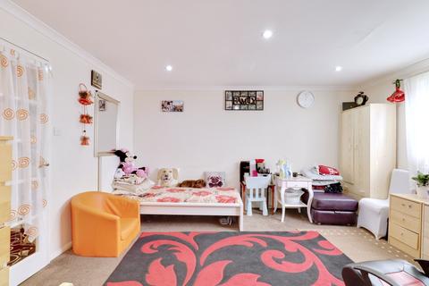 38 Danbury Crescent, South Ockendon, RM15 5XF