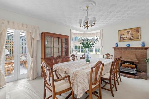 Parkside Main Road, Hallow, Worcester, WR2 6PH