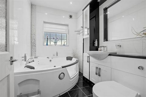 Parkside Main Road, Hallow, Worcester, WR2 6PH