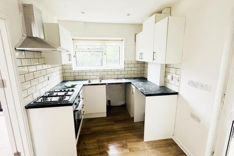 3 bedroom terraced house to rent, George Crescent, Muswell Hill, N10