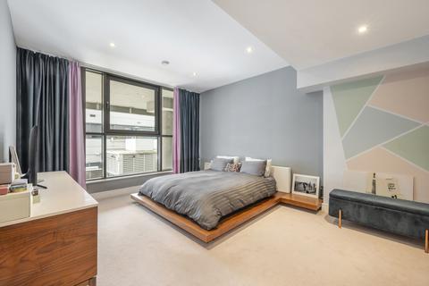 2 bedroom flat for sale, Wharfside Point South, 4 Prestons Road, London