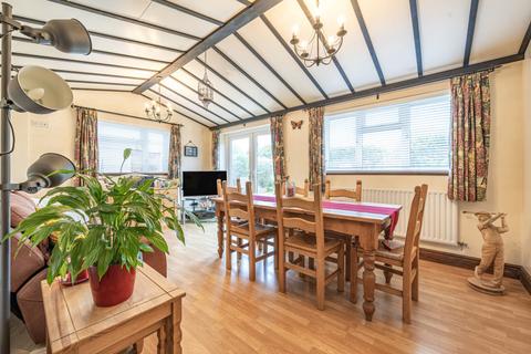 62 Austin Road, Woodley, Reading, RG5 4EL