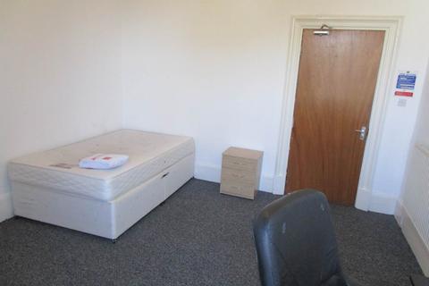 3 bedroom flat to rent, 166 3/1 Perth Road, ,