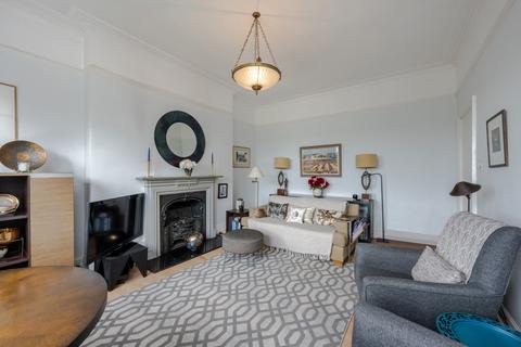 3 bedroom flat for sale, Petersham Road, Richmond