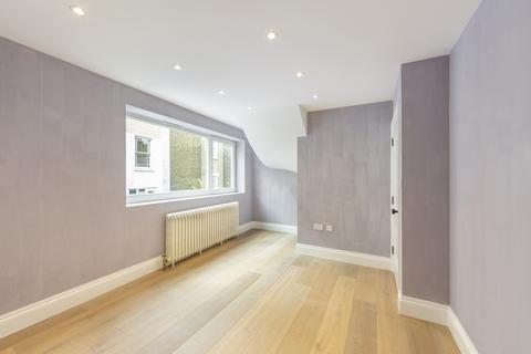 3 bedroom mews to rent, Ruston Mews, London