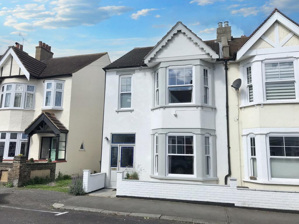 Lansdowne Avenue, LeighonSea, SS9 4 bed semidetached house for sale