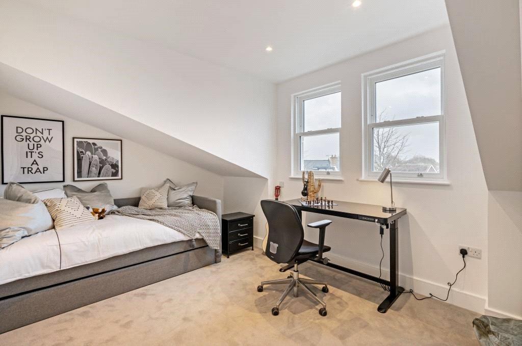 Bedroom / Study