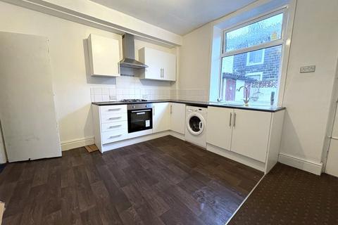 2 bedroom terraced house to rent, Pine Street, Nelson