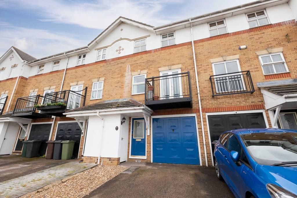Sara Crescent, Greenhithe, DA9 3 bed terraced house £425,000