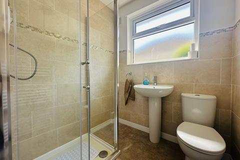 3 bedroom semi-detached bungalow to rent, St. Johns Road, Polegate BN26