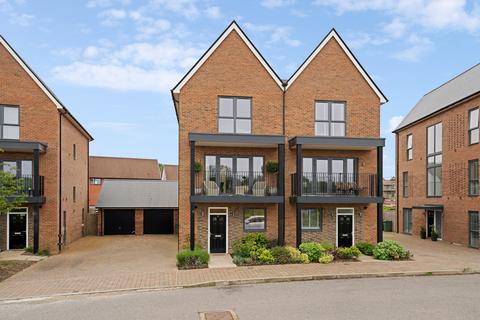 4 bedroom townhouse for sale, Chilmington Crescent, Ashford, TN23 8AN
