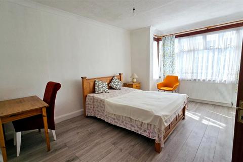 4 bedroom terraced house to rent, Fishponds Road, London SW17