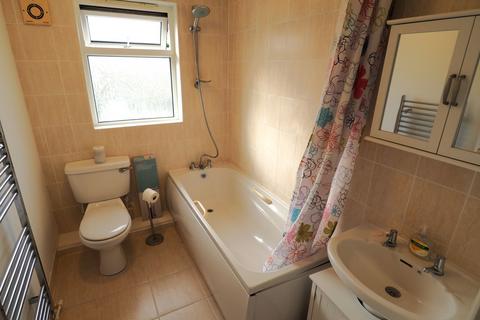 3 bedroom terraced house to rent, St. Georges Road, New Mills, SK22