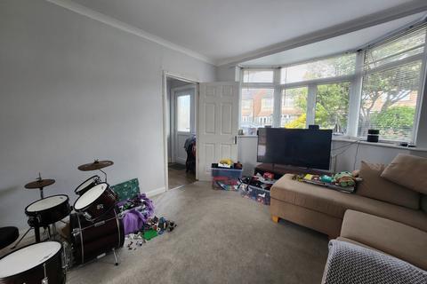 3 bedroom terraced house to rent, Bruce Avenue Worthing BN11