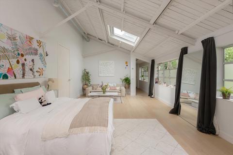 5 bedroom property for sale, Wotton Road, London, NW2