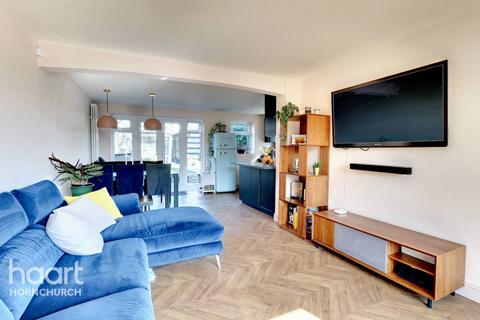 6 Ashby Close, Hornchurch, RM11 3QR