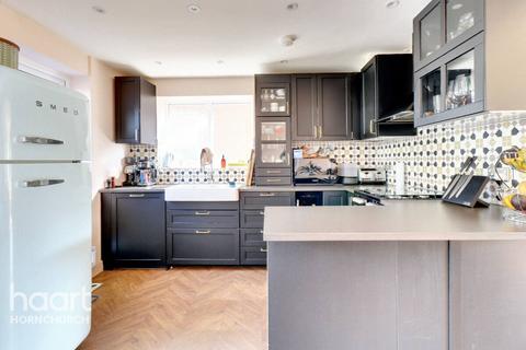 6 Ashby Close, Hornchurch, RM11 3QR